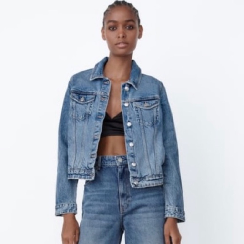 ZARA / Medium Washed Denim Jacket Size XS